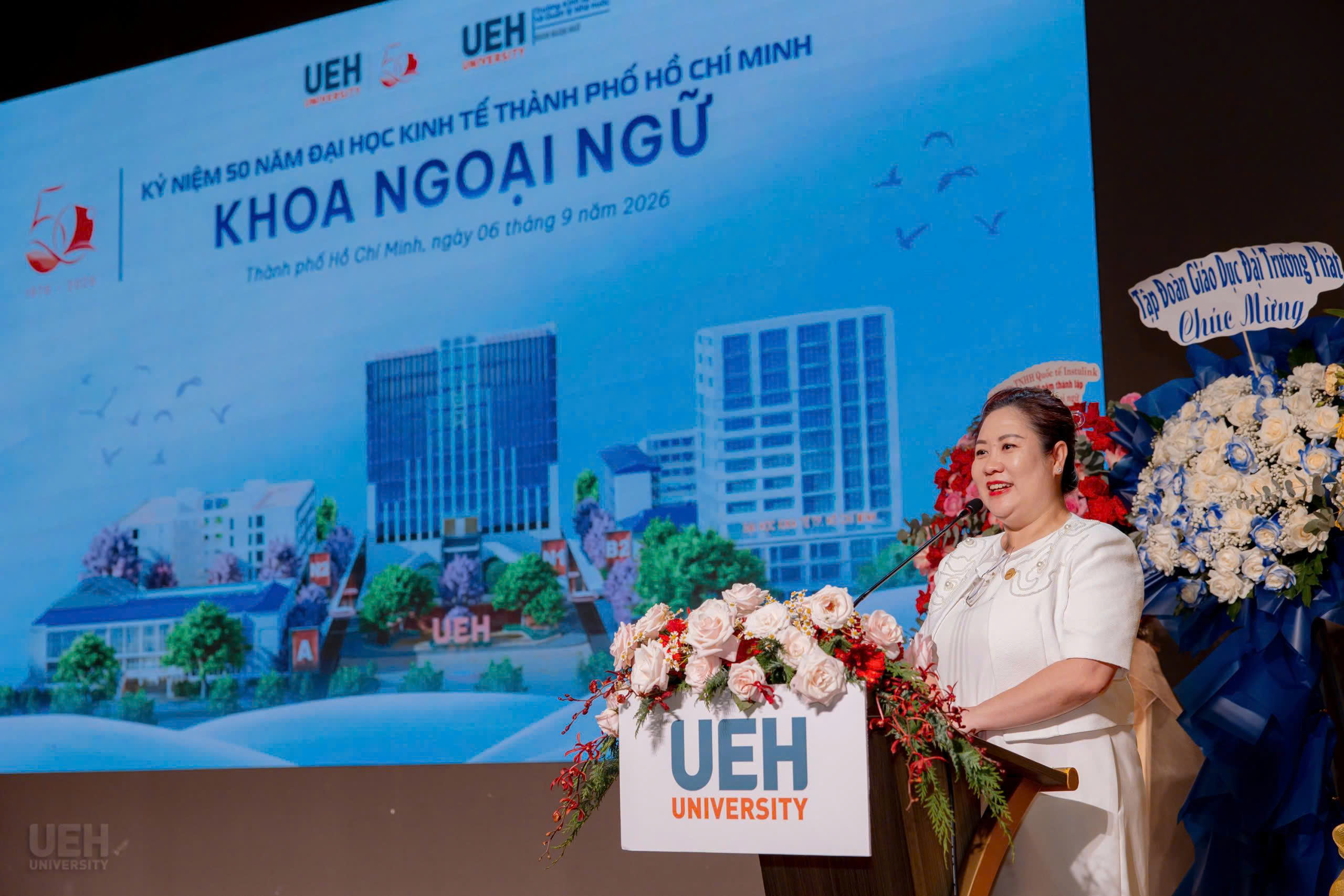 Đại diện phát biểu chúc mừng tại Lễ kỷ niệm 50 năm Khoa Ngoại ngữ